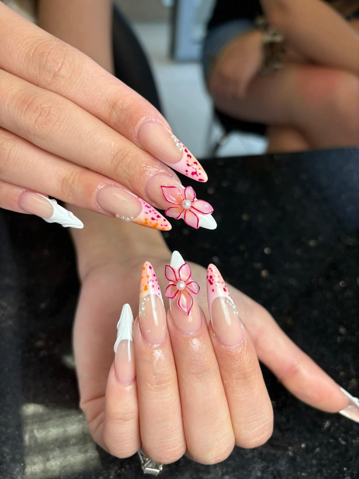 Rosa-weiß mit 3D-Blumen und Perlen